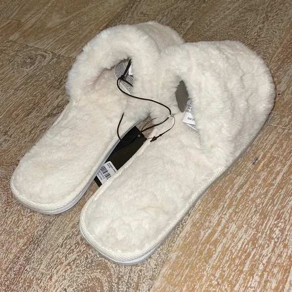 NWT Forever 21 Fur Slides slipper - Picture 3 of 5
